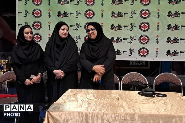 رقابت کاراته‌کارهای دختر نونهال و نوجوان در مسابقات استانی ورامین
