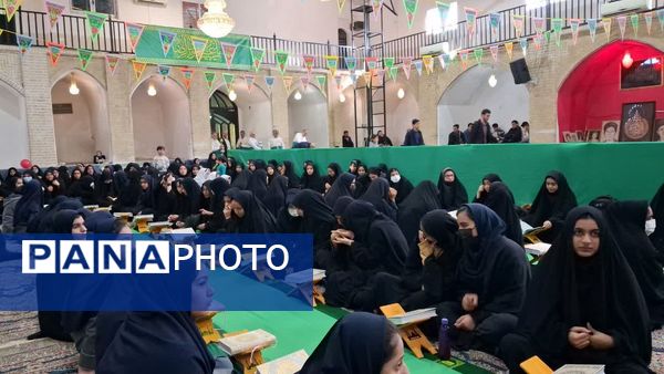 محفل انس با قرآن کریم همراه با نواخته شدن زنگ انقلاب 