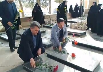  تجدید پیمان فرهنگیان و دانش‌آموزان فرهیخته پاکدشت با شهدا