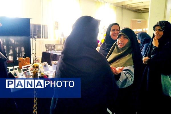 برگزاری جشنواره هفته مشاغل در هنرستان کوثر قیامدشت ری یک