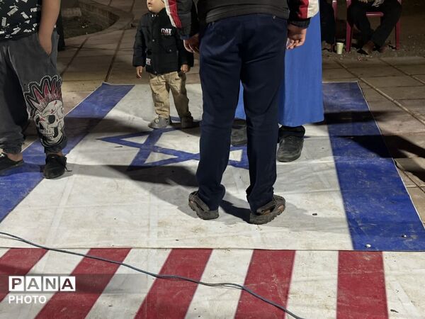 میدان داری دانش‌آموزان و معلمان یزدی