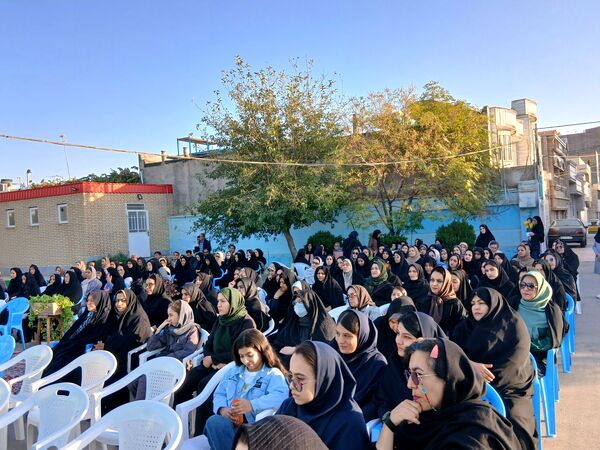  اولین مجمع انجمن اولیا و مربیان در دبیرستان فاطمیه