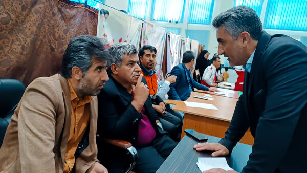 برپایی میز خدمت فرماندار و مدیران شهرستان مارگون 