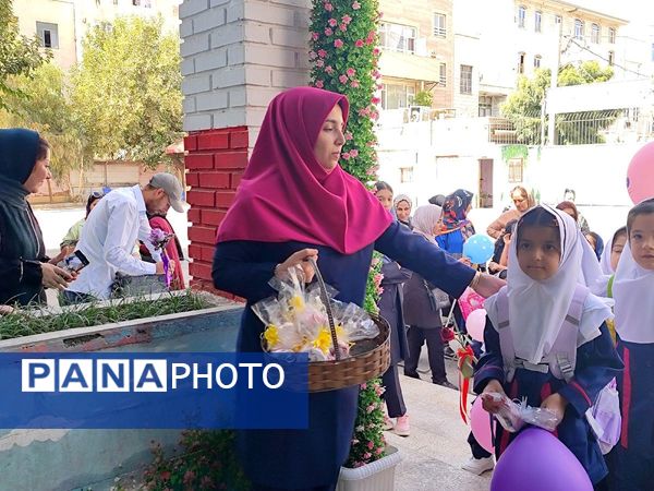 جشن شکوفه ها در مدارس شهرستان قدس، آغاز طلایی و شیرین  سال تحصیلی