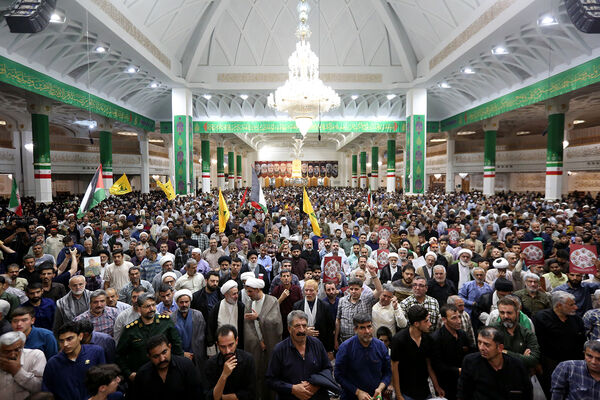 وداع مردم قم با پیکرهای مطهر 6 شهید حمله ناجوانمردانه رژیم صهیونیستی 