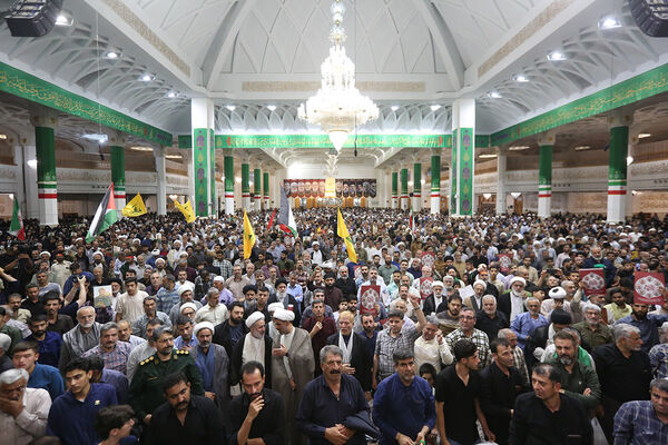 وداع مردم قم با پیکرهای مطهر 6 شهید حمله ناجوانمردانه رژیم صهیونیستی 