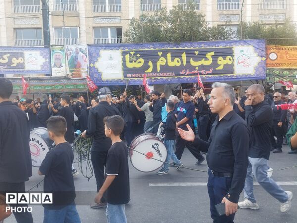 قرارگاه عشق؛ مشهد در سوگ شهادت ضامن اهل‌بیت (ع) پوشیده شد