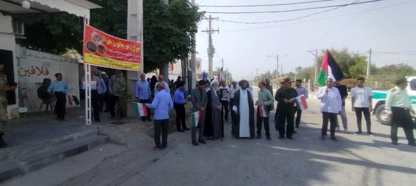 حضور پرشور مردم فین در میعادگاه نماز جمعه