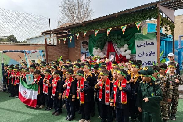 همایش یاوران انقلاب در دبستان شاهد شهید قدوسی ناحیه دو شهرری 