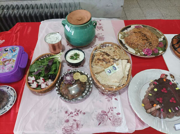 جشنواره غذای سالم در دبیرستان محدثه قم