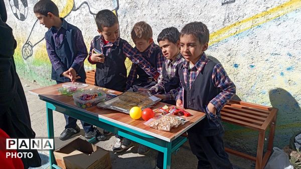 برپایی بازارچه دانش آموزی در شهرستان کاشمر 