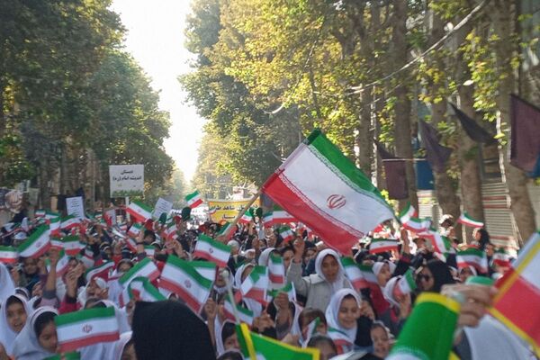 حضور پرشور دختران و پسران شهریار در روز استکبار ستیزی