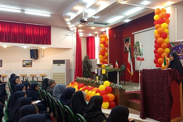 افتتاحیه مسابقات درس‌هایی از قرآن در دبیرستان راضیه شکرایی ناحیه دو شهرری 