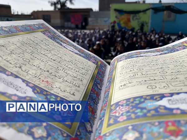  مراسم پیروزی انقلاب در مدرسه ناهید نخودی 