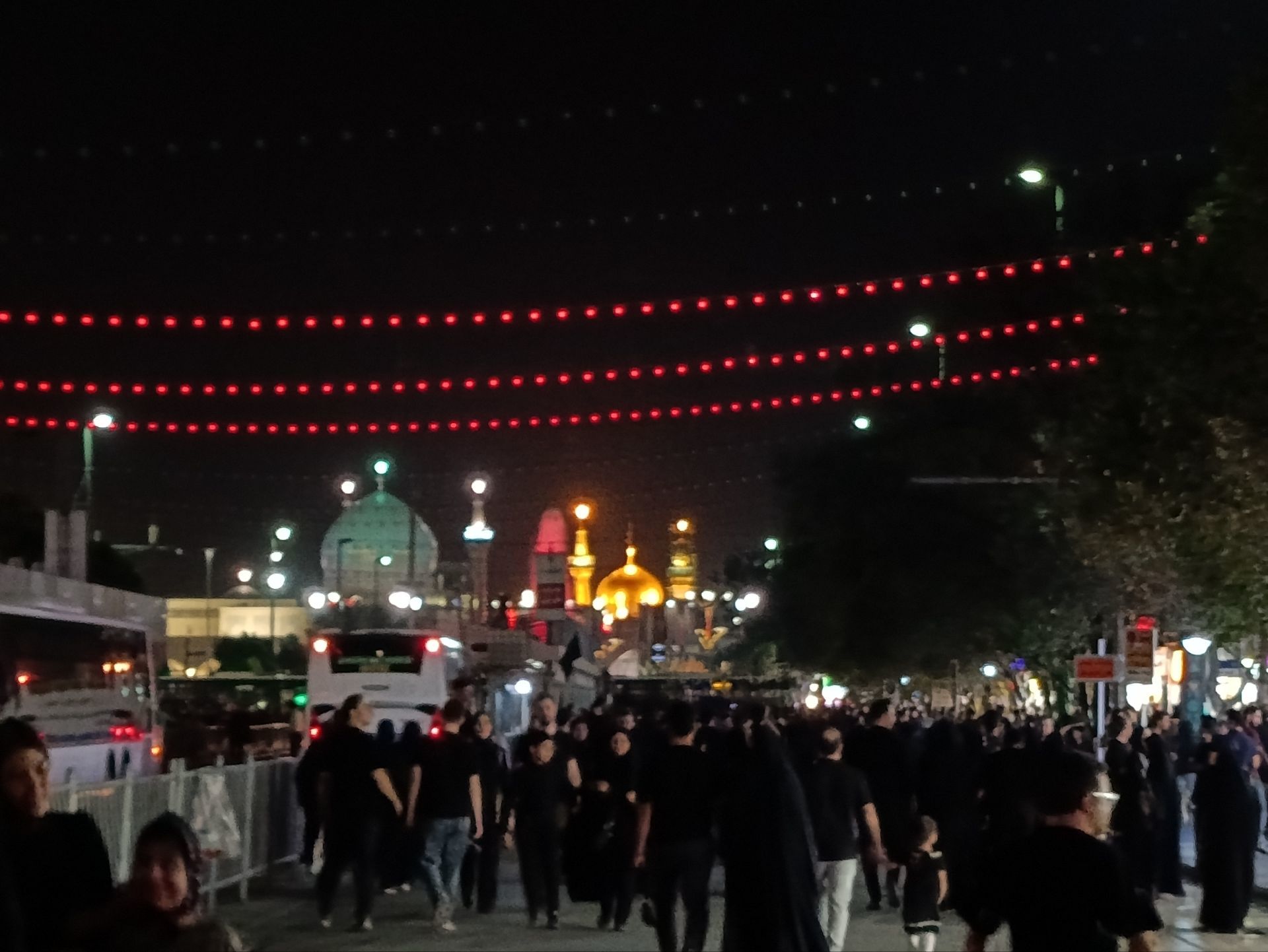 شمع‌های اشک و آه مشهد در سوگ شام غریبان