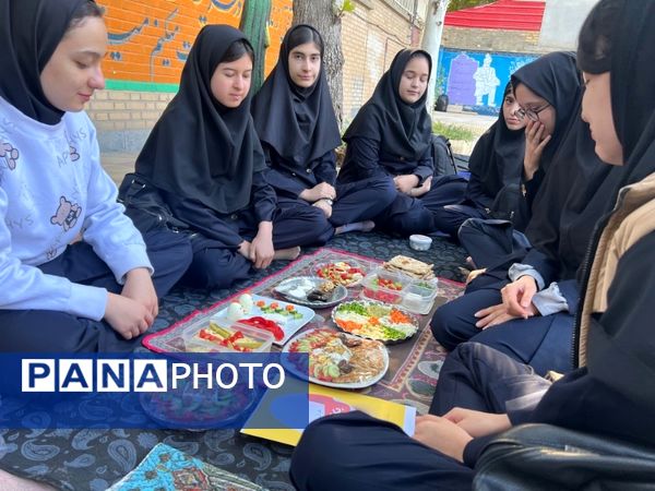 هفته سلامت روان و روز جهانی غذا در دبیرستان جنت شهرستان سملقان