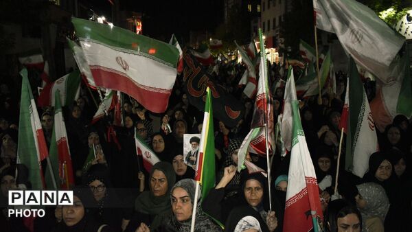 ایران؛ خانه‌ای که مردم برای حفظ آن قدم برمی‌دارند