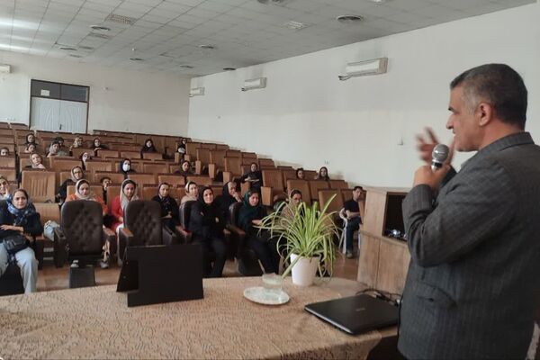 جلسه پیوند اولیا و مربیان در آموزشگاه معارف۶