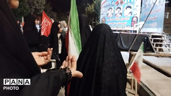 حضور دانش آموزان انقلابی در میدان بسیج شهر دلیجان
