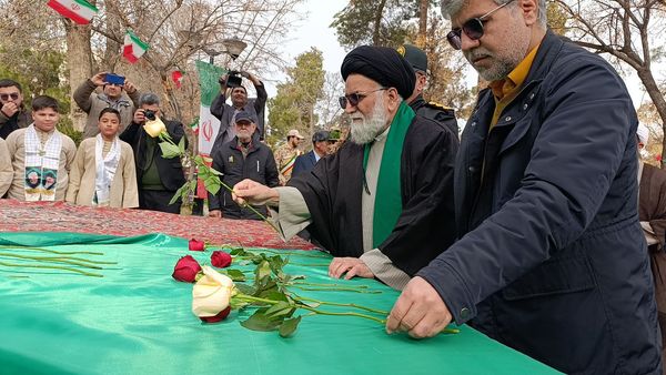 اجتماع مردم بصیر و انقلابی نیشابور در آغاز دهه فجر