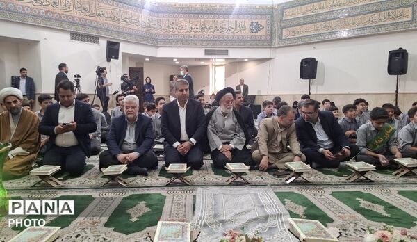 آغاز سال تحصیلی با عطر نیایش؛ طنین زنگ نماز در دبیرستان رازی منطقه ۳