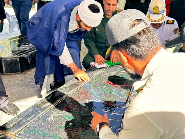غبارروبی قبور مطهر شهدا در بستک