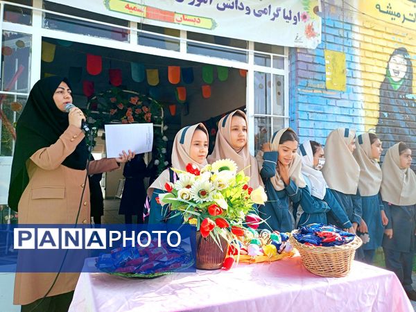 آیین نواخته زنگ آغاز سال تحصیلی در دبستان دخترانه سمیه