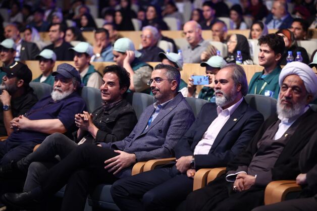 پروانه‌های زرین در دستان برگزیدگان جشنواره فیلم کودک و نوجوان