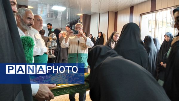 حضور خادمین حرم مطهر امام رضا (ع) به‌مناسبت دهه کرامت و هفته معلم در اداره آموزش و پرورش منطقه ۱۹