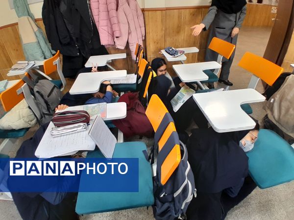  مانور زلزله در مدرسه مصلی نژاد حضرت زهرا(س)