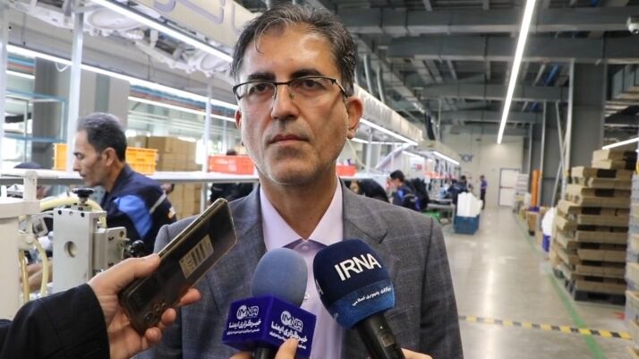 حمایت کامل از کارخانجات فعال و تسریع در احیای مجدد واحدهای متوقف‌شده 