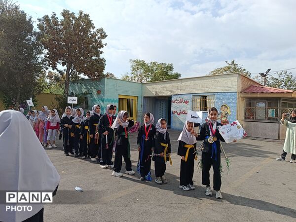 آغاز المپیاد ورزشی مدرسه هاشمی رفسنجانی ۲ ورامین با حضور پرشور دانش‌آموزان