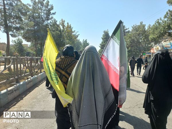 پیاده روی دلدادگان اربعین حسینی از امامزاده ابوتراب تا امامزاده محروق