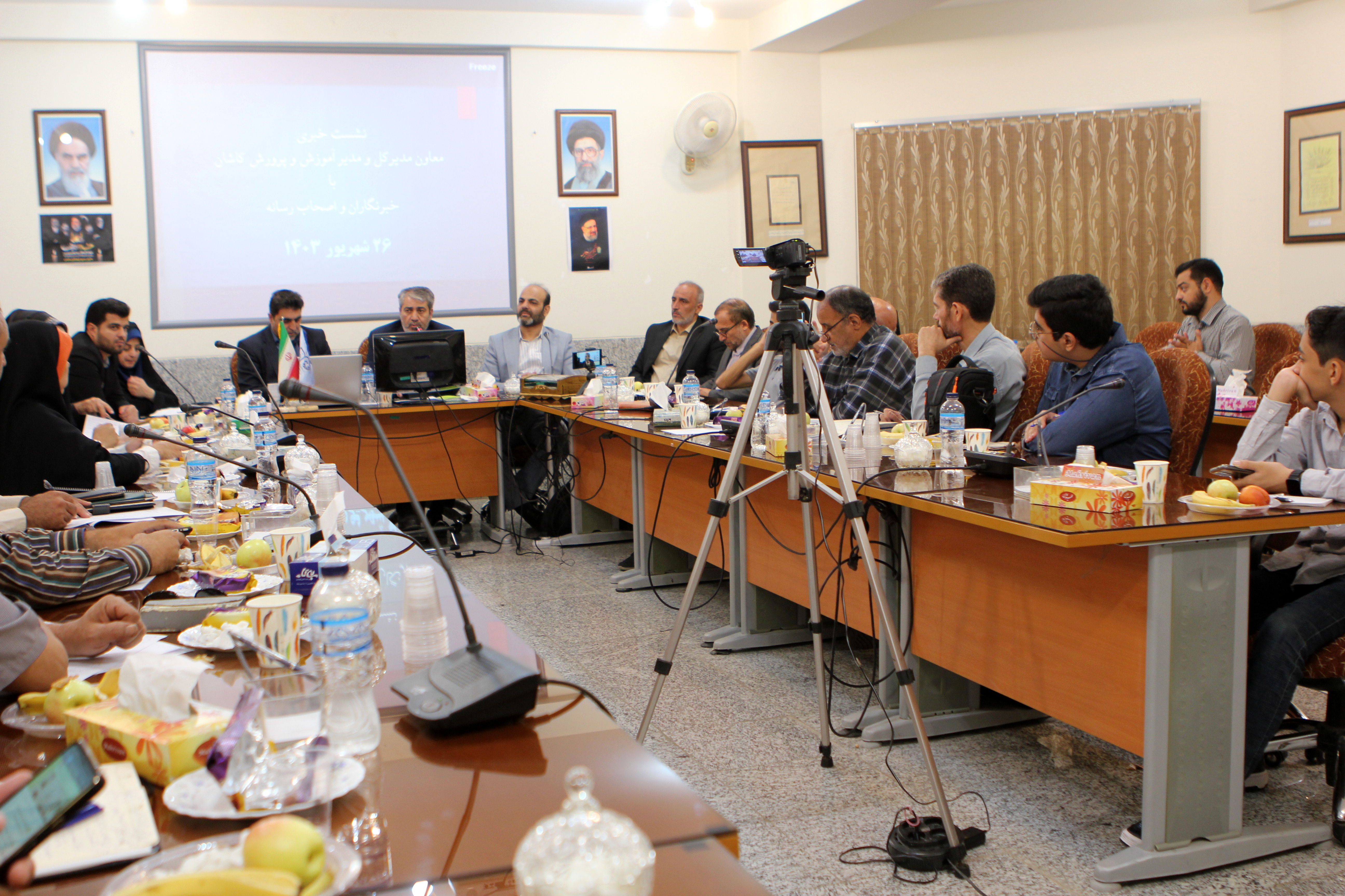 نشست خبری معاون مدیرکل و مدیر آموزش‌و‌پرورش کاشان با اصحاب رسانه