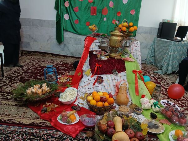 بزرگداشت شب یلدا آیین کهن ایرانی در آموزشگاه مرحوم صفری شهرستان خلیل‌آباد 