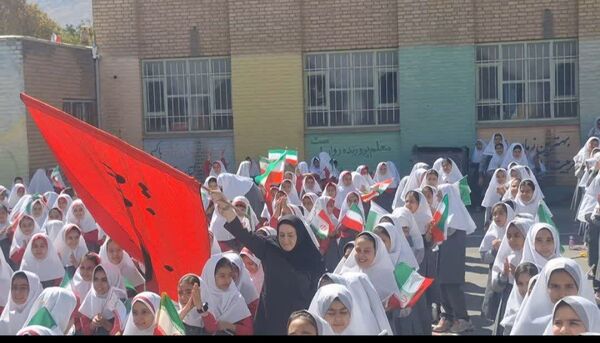 یک پرچم، یک نقشه، یک صدا: همبستگی و عشق به وطن در مدرسه پروین اعتصامی شازند