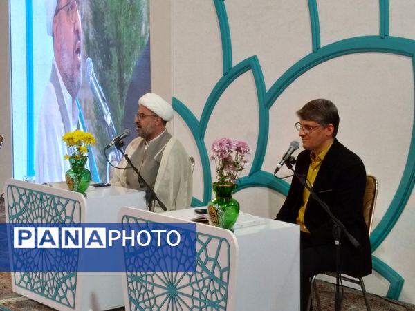 بزرگترین محفل دانش‌آموزی انس با قرآن در شهر یزد 