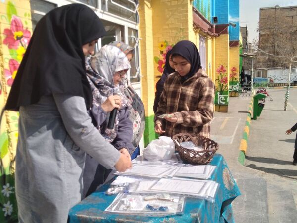 تقدیر از دانش‌آموزان ممتاز در دبیرستان دخترانه دلیری
