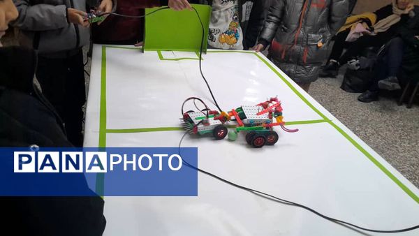 برگزاری مسابقات رباتیک در کانون شهدای فرهنگی ملارد