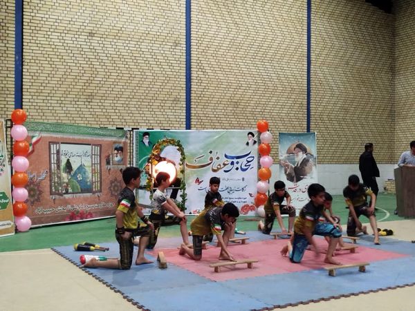 افتتاحیه نمایشگاه مشاغل خانگی و جشن ولادت امام حسن مجتبی(ع) در سالن سپاه شهر حبیب آباد