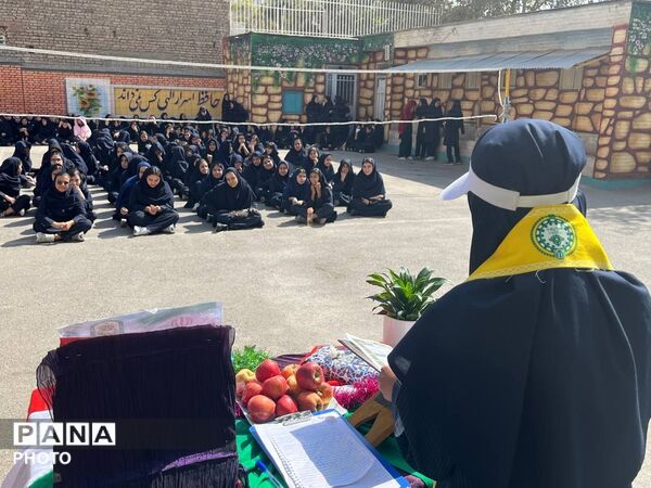 گرامیداشت هفته نیروی انتظامی در دبیرستان آیین‌اسلام ۱