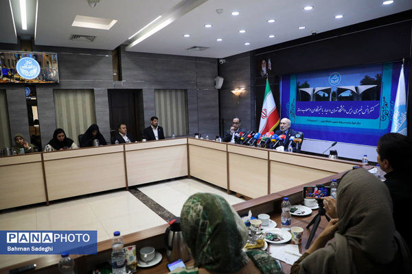 نشست خبری رئیس دانشگاه تهران