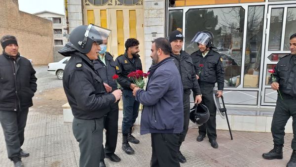 قدردانی مردم از مدافعان امنیت در روز پدر