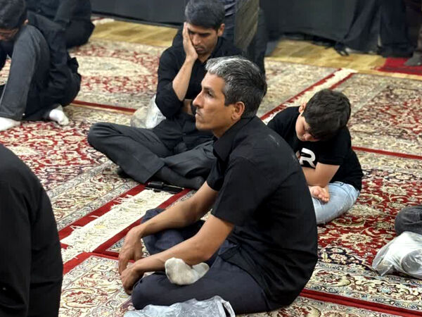 جوانان کاشمری پرچم عزای حسینی را برافراشتند