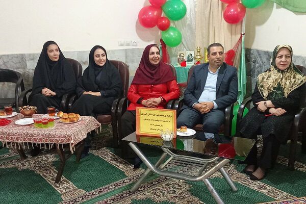 از سنت تا خلاقیت، برگزاری نمایشگاه صنایع دستی یلدا در دبیرستان توحید یک
