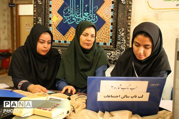 نمایش توانمندی هنرجویان هنرستان تراز شهید سادلجی در غرفه مهارتی آموزش‌وپرورش