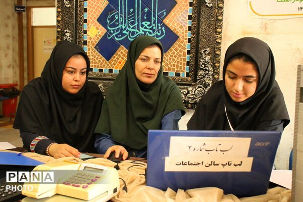 نمایش توانمندی هنرجویان هنرستان تراز شهید سادلجی در غرفه مهارتی آموزش‌وپرورش