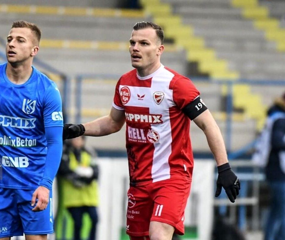 «دنیل گرا» دفاع راست مجارستانی در یک قدمی اردوگاه پرسپولیسی‌ها