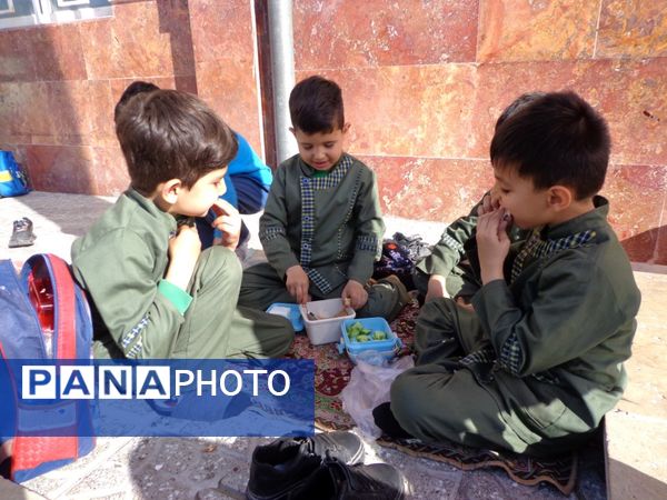 دورهمی «صبحانه سالم»  در دبستان شهدای غزه قم