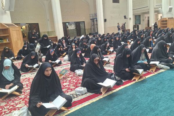 مراسم جز خوانی قران در حرم اهل بیت(ع)